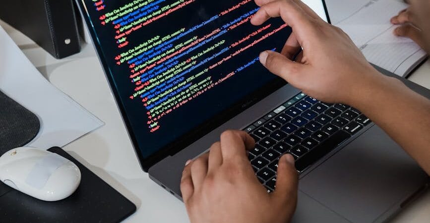 Pigūs AI įrankiai smulkiam verslui Lietuvoje: 15 sprendimų 2025 metams